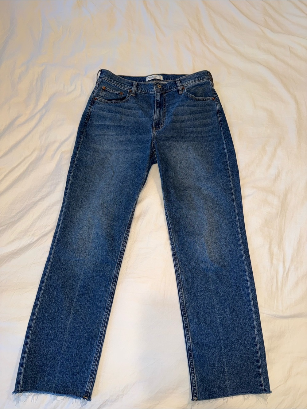 Abercrombie & Fitch Ultra High Rise Ankle Straight-Leg Jeans, size 32L